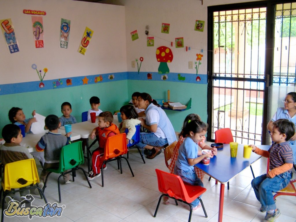 Niños en un salon de clase - Imagui