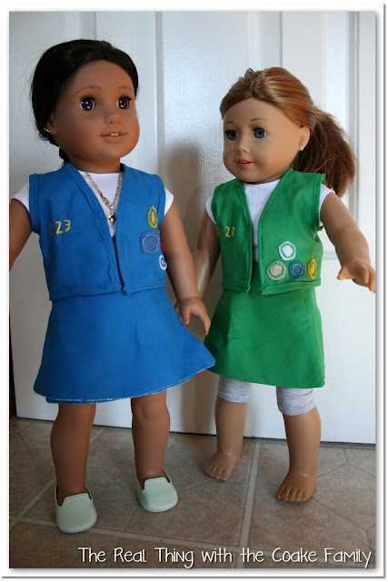 Free American Girl Doll Patterns to make a Girl Scout uniform for your dolls. #sewing #AmericanGirl #GirlScouts
