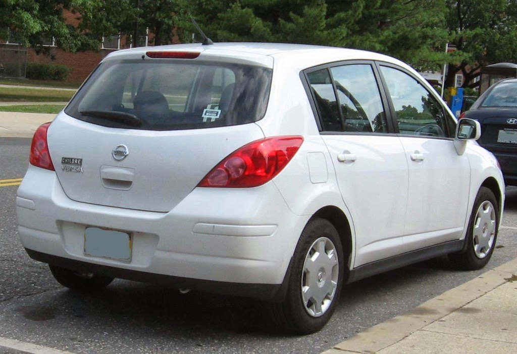 Nissan Versa Car Wallpaper