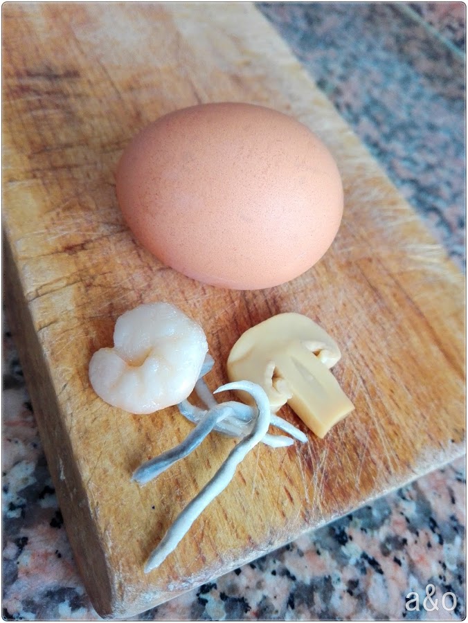 Tosta de angulas sucedáneas y gambas