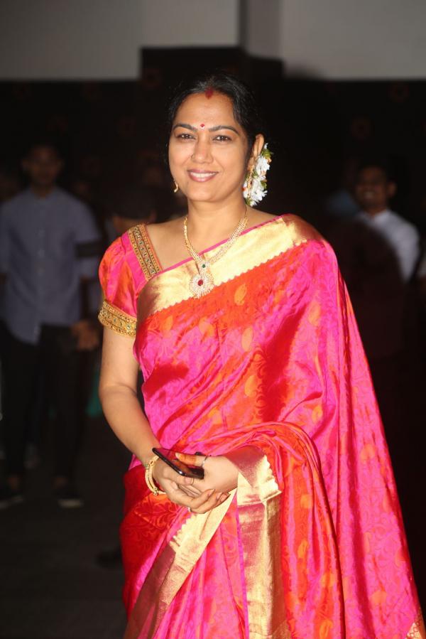 Beautiful Telugu Actress Hema Photos In Orange Saree
