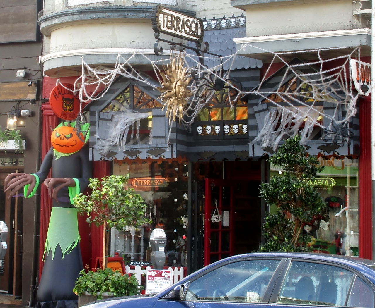 My Changing Neighborhood(s) NEIGHBORHOOD HALLOWEEN DECORATIONS 2016