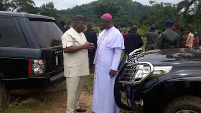 1a1ab Photos: Governor Ugwuanyi visits Enugu community invaded by suspected Fulani herdsmen