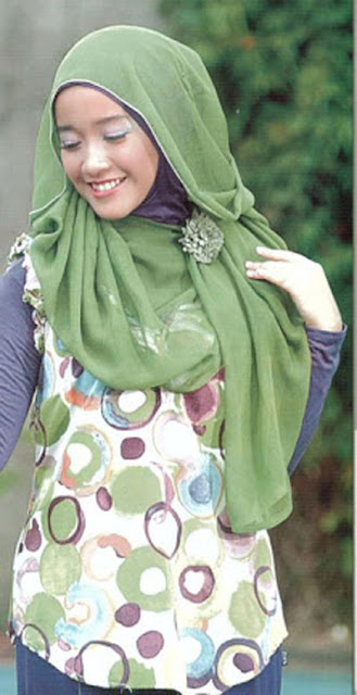  Kreasi Jilbab Segi Empat  nan Modis Tutorial Hijab