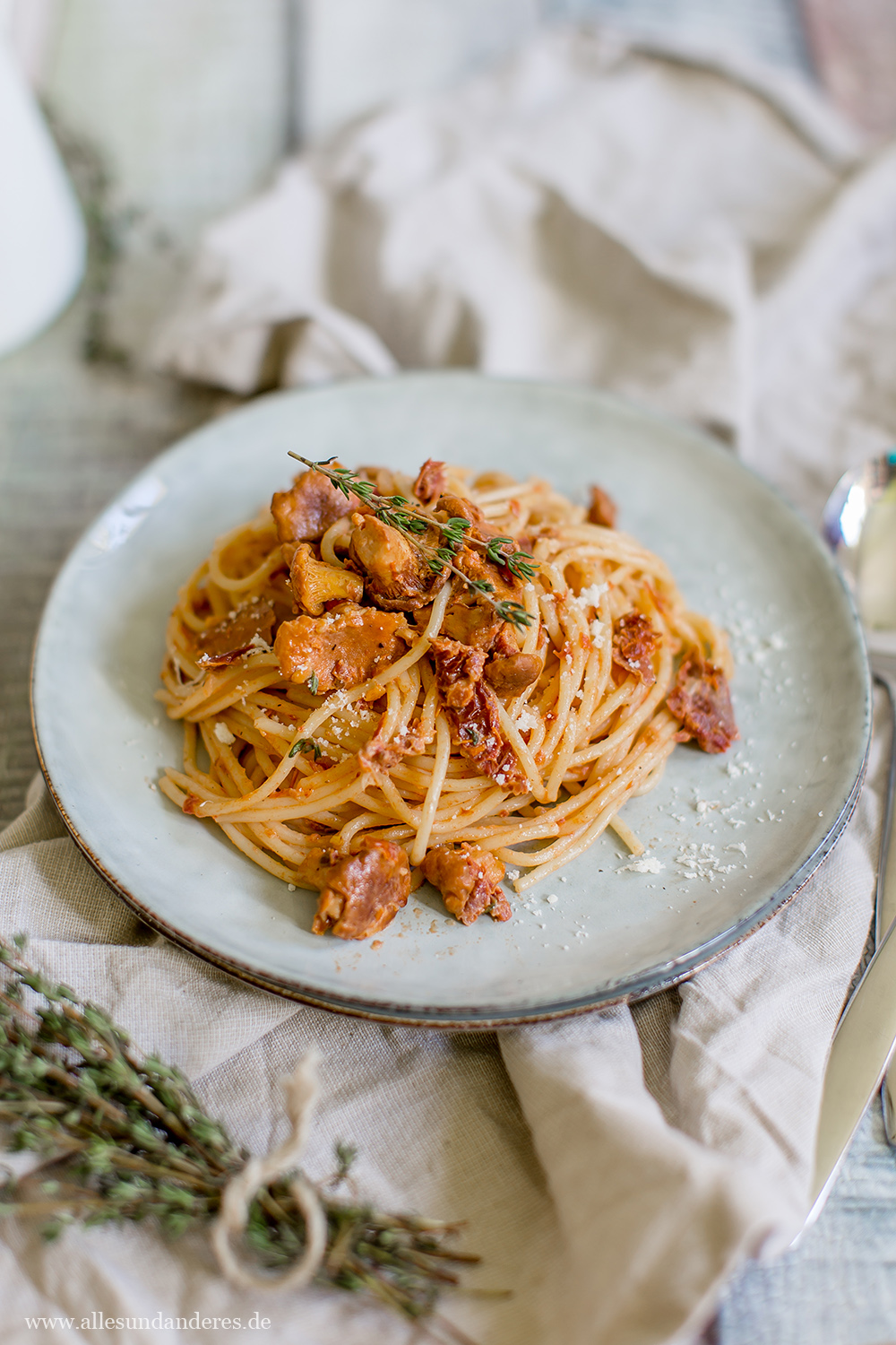 Spaghetti mit frischen Pfifferlingen in Tomaten-Sahne-Sauce | Alles und ...