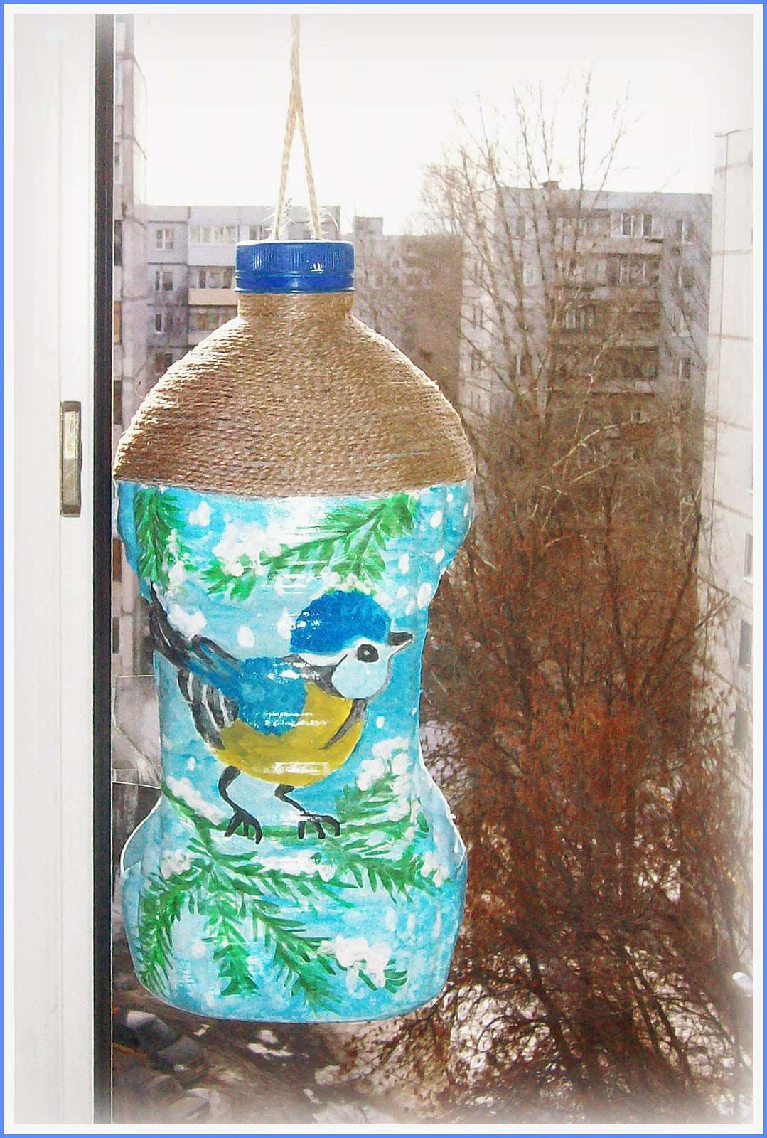 оригинальная кормушка для птиц из пластиковой бутылки