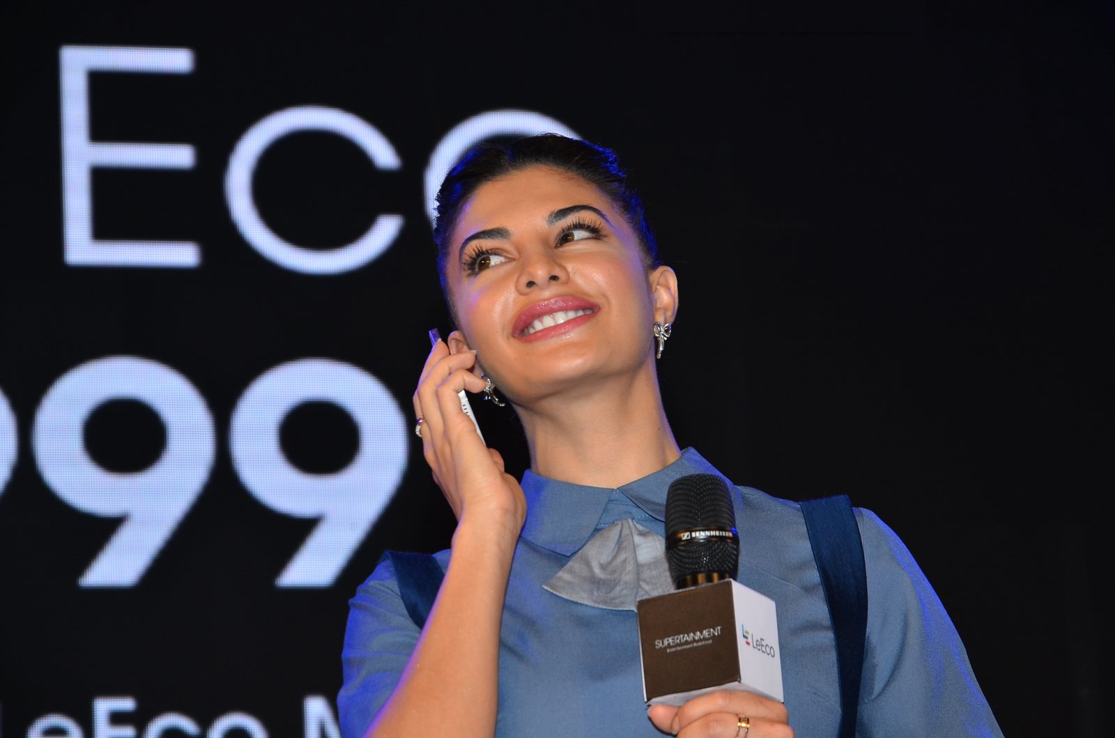 Jacqueline Fernandez Looks Smoking Hot At The Launch Event of LeEco Smartphones In Mumbai