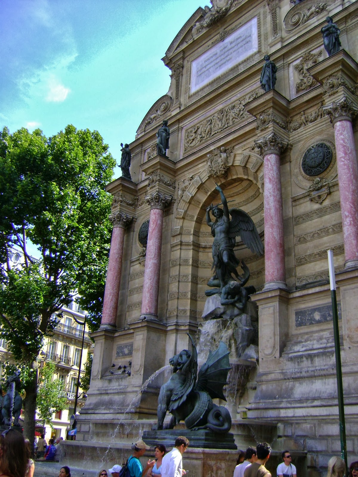 Viajar e descobrir França Paris Fontaine Saint Michel