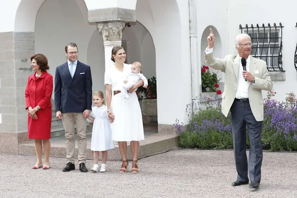 King Carl Gustaf, Queen Silvia, Crown Princess Victoria of Sweden, and Prince Daniel of Sweden,with Princess Estelle and Prince Oscar of Sweden 