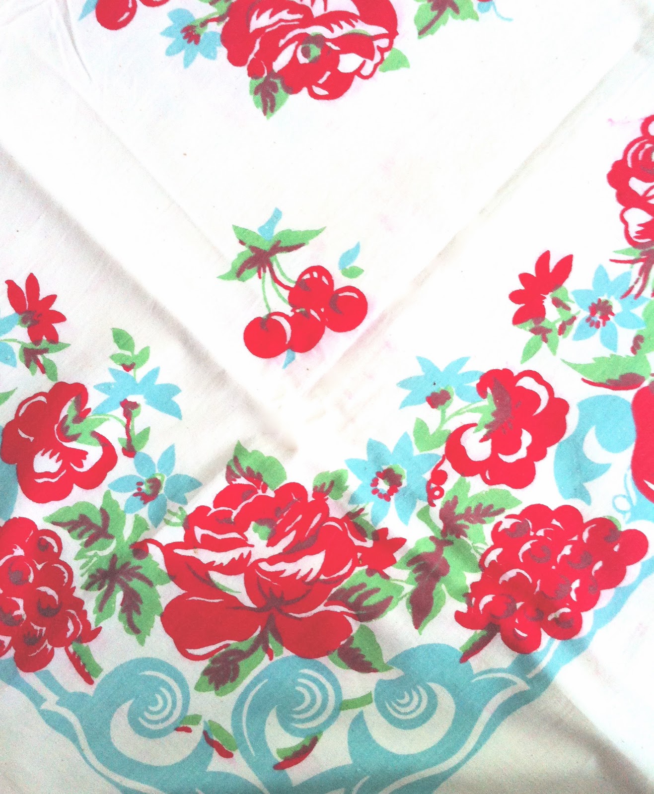 wacky tacky Collecting Vintage Tablecloths