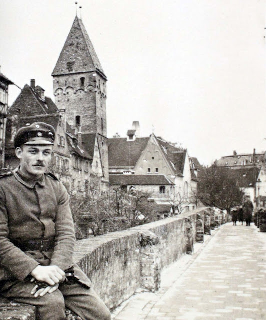 A 16 year old Walter Kleinfeldt photographed in the German city of Ulm in 1915. Just a few weeks later, he was on the Somme.