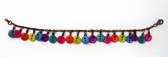 The Cwafty Blog: Tutorial Tuesday: Wire Wrapped Button Bracelet