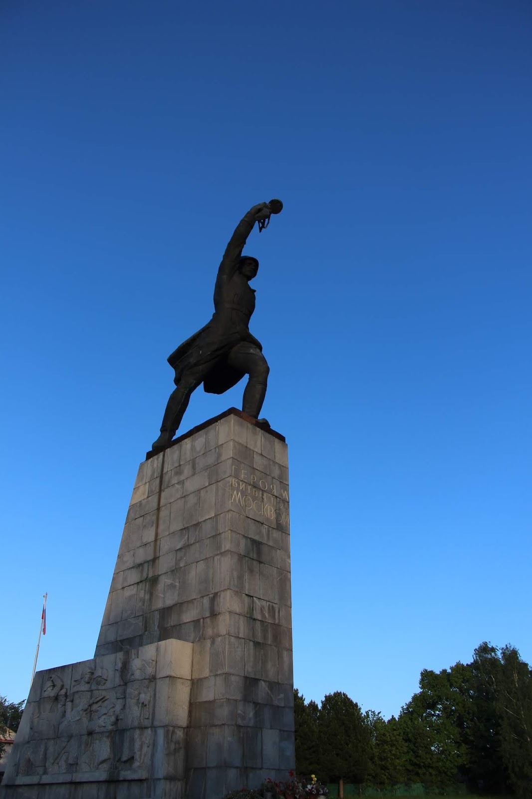 Памятник в яхроме. Мемориал Перемиловская высота. Перемиловская высота в Яхроме. Яхрома памятник.
