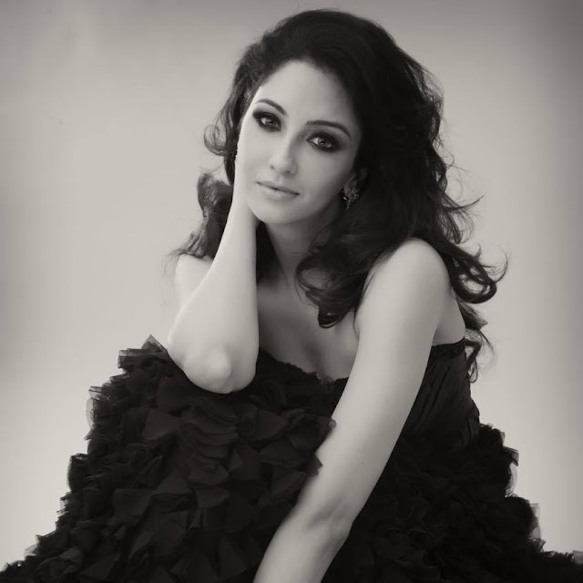 Saumya Tandon husband name, hot, age, marriage, instagram, in jab we met, biography, in saree, date of birth, married, in comedy nights with kapil, bikini, in bhabhiji ghar par hai, family, boyfriend, height, twitter, facebook Saumya Tandon husband name, hot, age, marriage, instagram, in jab we met, biography, in saree, date of birth, married, in comedy nights with kapil, bikini, in bhabhiji ghar par hai, family, boyfriend, height, twitter, facebook