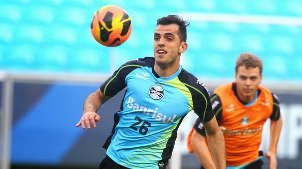 Rhodolfo comemora permanência em definitivo no Grêmio e mira taças