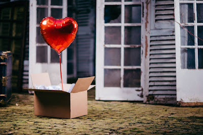 Ballon surprise en forme de coeur.