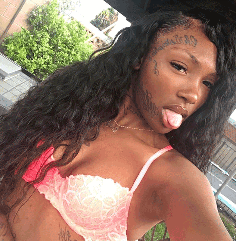 This girl who goes by the name 'Pretty Hoe' on snapchat shared a ...