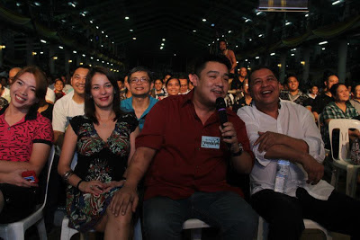 (From left: Jenny Quizon with Vandolph and Dinky Doo talking to Bro. Eli Soriano via live video streaming on September 30, 2012 at the ADD Convention Center, Pampanga.)