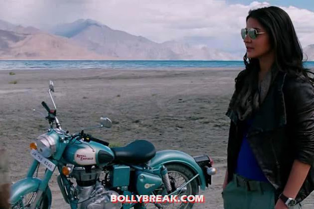 Anushka sharma posing with her bike in ladakh - Anushka Sharma in Ladakh for Jab Tak Hai Photo
