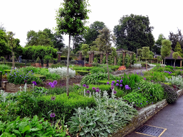 Golders Hill Park_scene