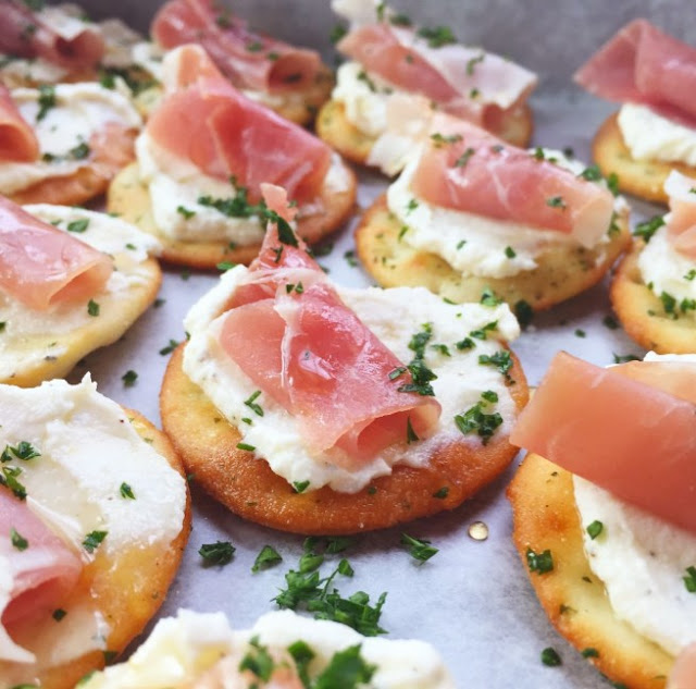 Ricotta and Prosciutto Cracker Appetizer #cheap #fingerfood