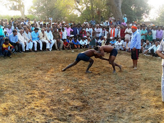 Jaunpur Live : मेढ़ा की विजयादशमी पर दंगल का हुआ आयोजन