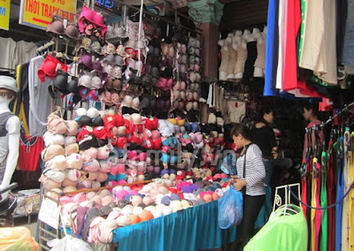 Khu bán đồ quần áo lót - nội ý tại chợ Ninh Hiệp