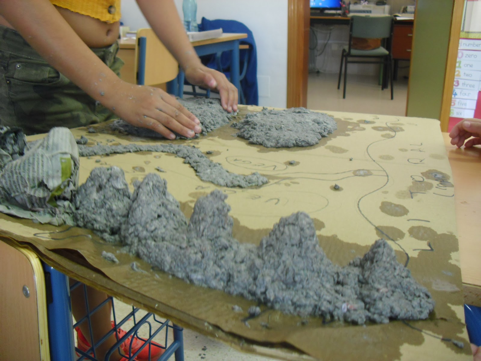 partido Democrático Cristo beneficioso maquetas con papel mache Por ley