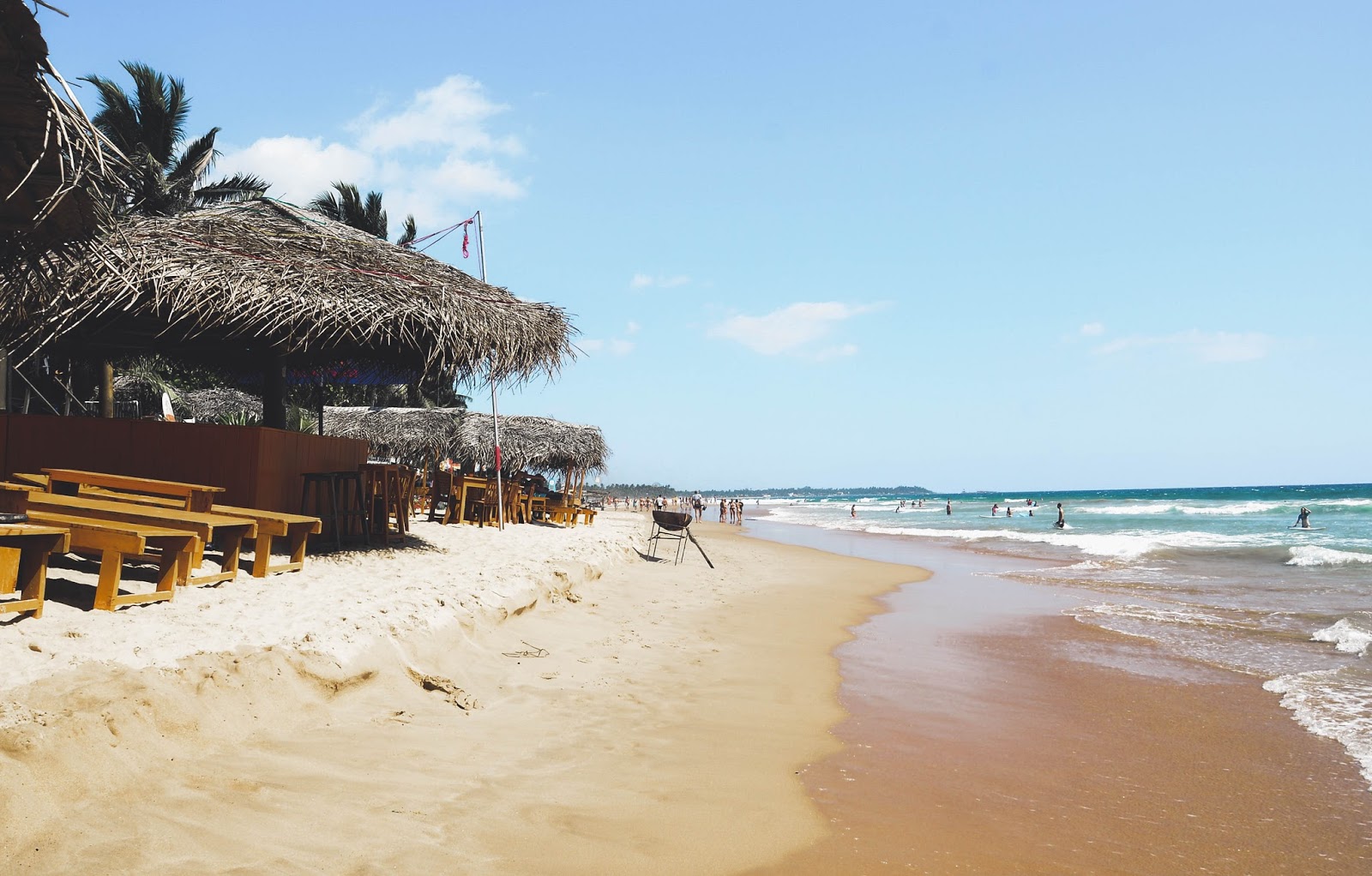 Унаватуна или хиккадува что выбрать. Магазины хиккадувы. Вайт манор унаватуна. Пляж унаватуна шри ланка. Шри ланка хиккадува достопримечательности.