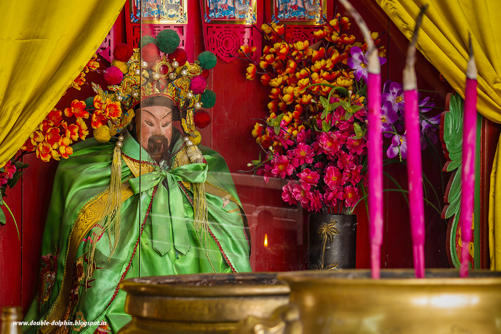 The Concrete Paparazzi Choong Ye Thong Church (Chinese Temple), New