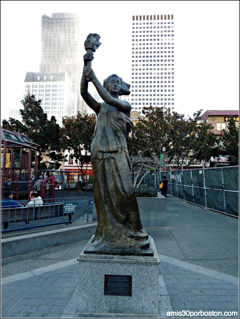 Estatua de la Democracia en Chinatown, San Francisco