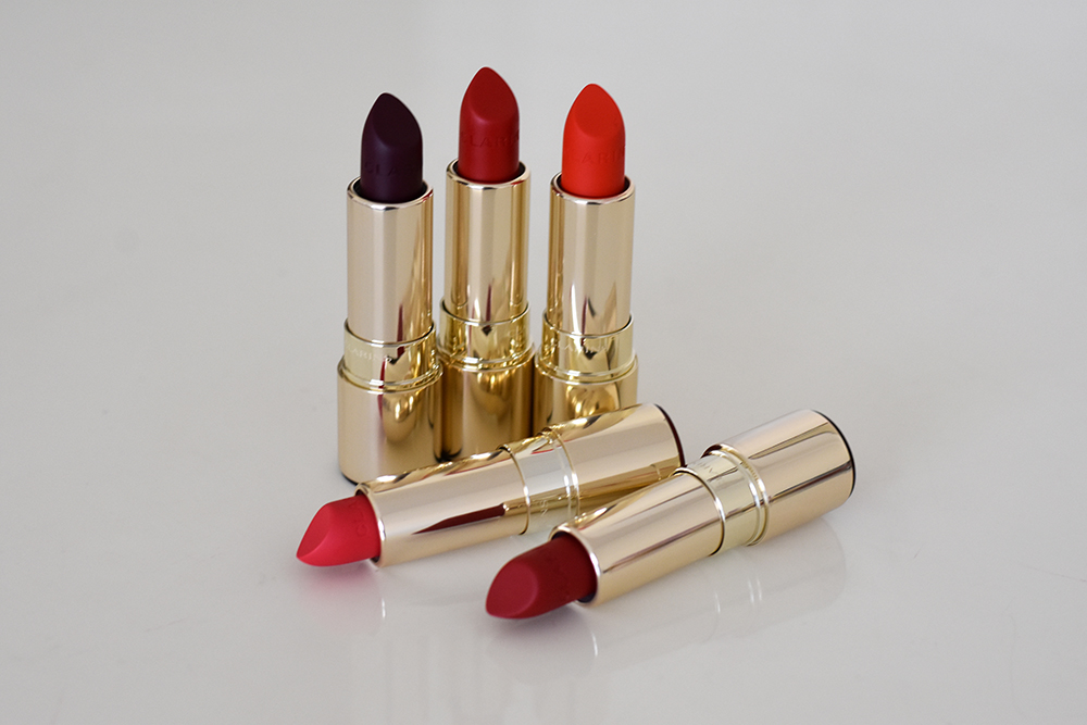 Joli Rouge Velvet il rossettoicona Clarins nella nuova versione mat