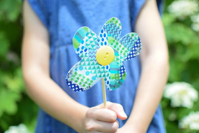 Washi Tape Flowers- Quick and easy craft for kids. Fun fine motor work for spring, great for preschool, kindergarten, or elementary children.