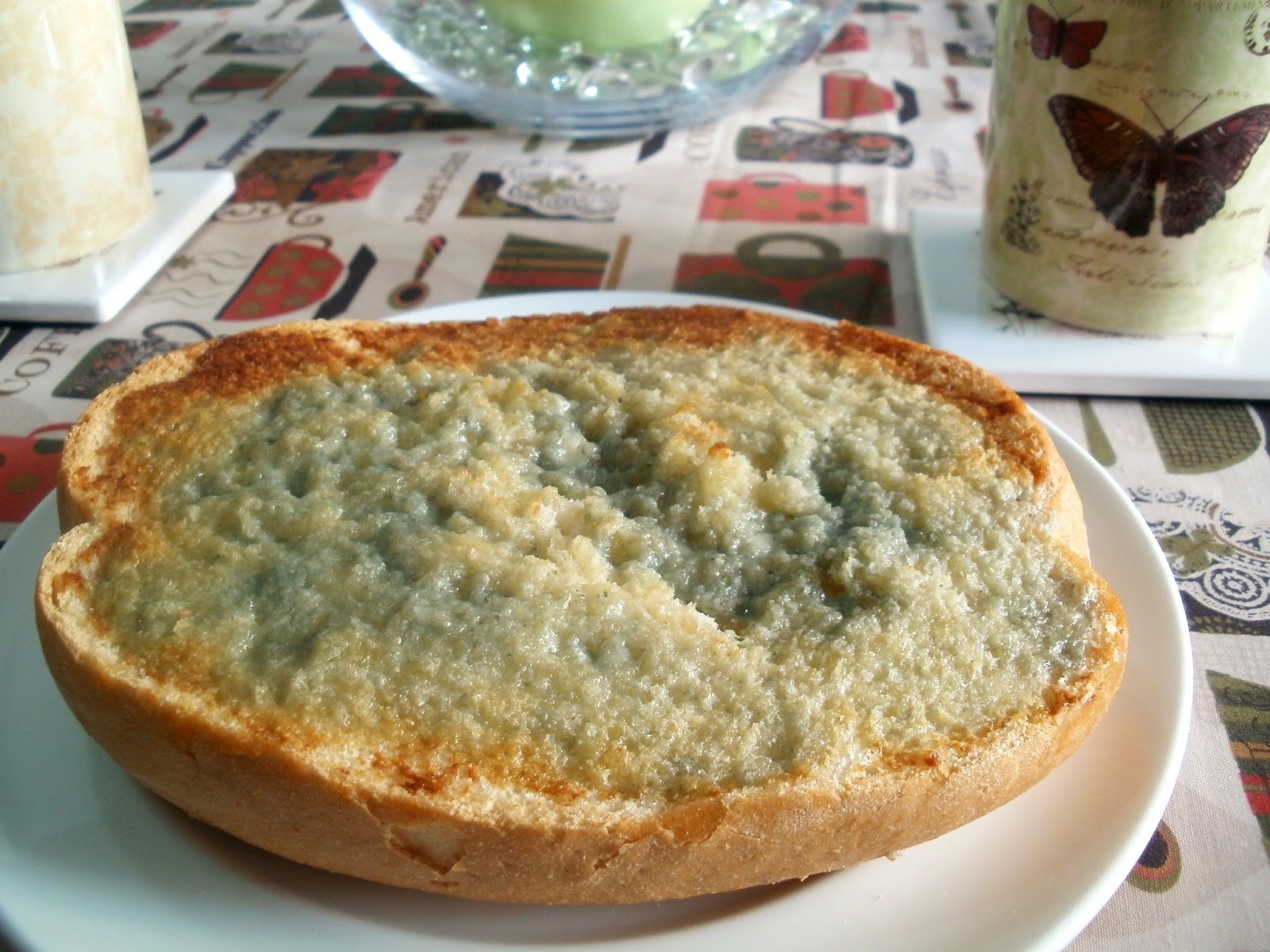 Tostada Con Queso Azul Gratinado
