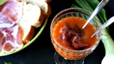 Gazpacho de pimientos del piquillo y jamón ibérico