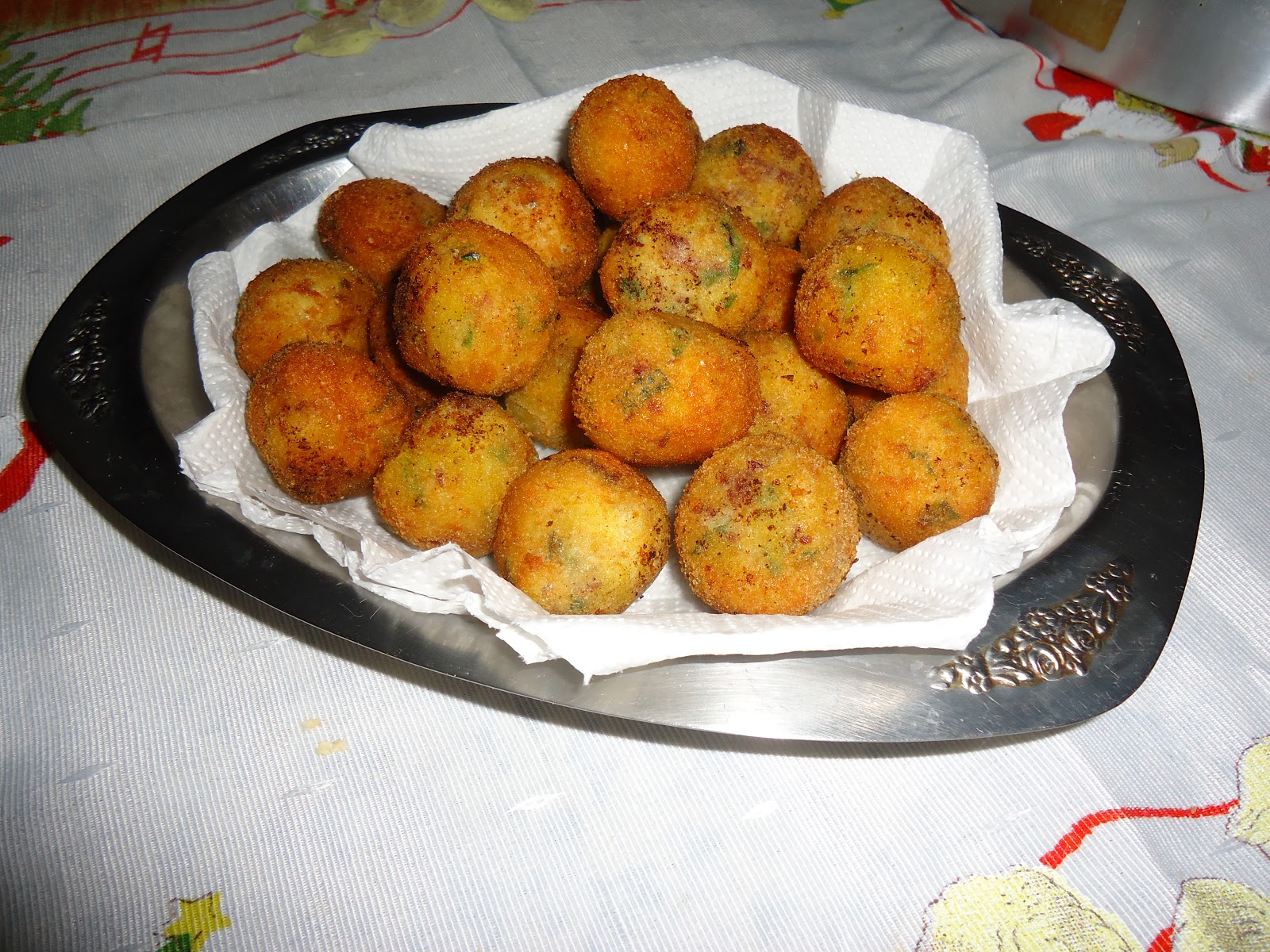 BOLINHO DE BATATA BAROA COM CARNE SECA