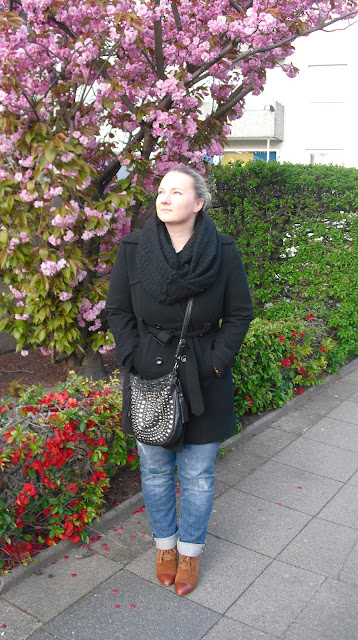 Mantel: Primark, Jeans: Zara, Schuhe: Zara, Schal: H&M, Tasche: Butterfly New York