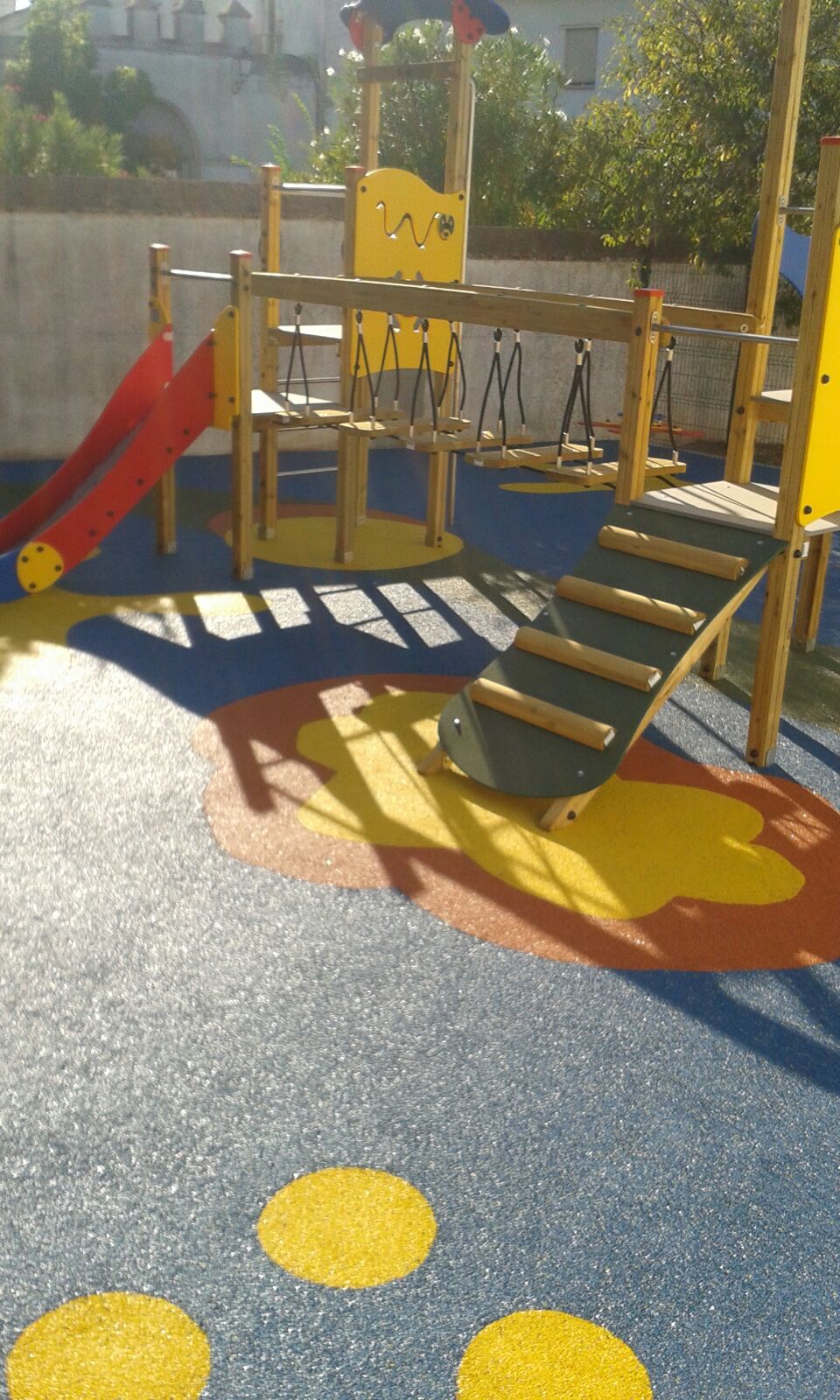 La seguridad en parques: suelo de parque infantil - Megatod