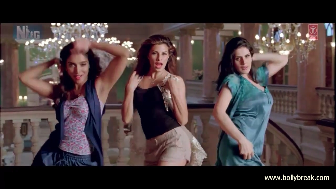 Zarine Khan Nighty Hug - Zarine Khan Nigthy Pics - Housefull 2 - Right now Song