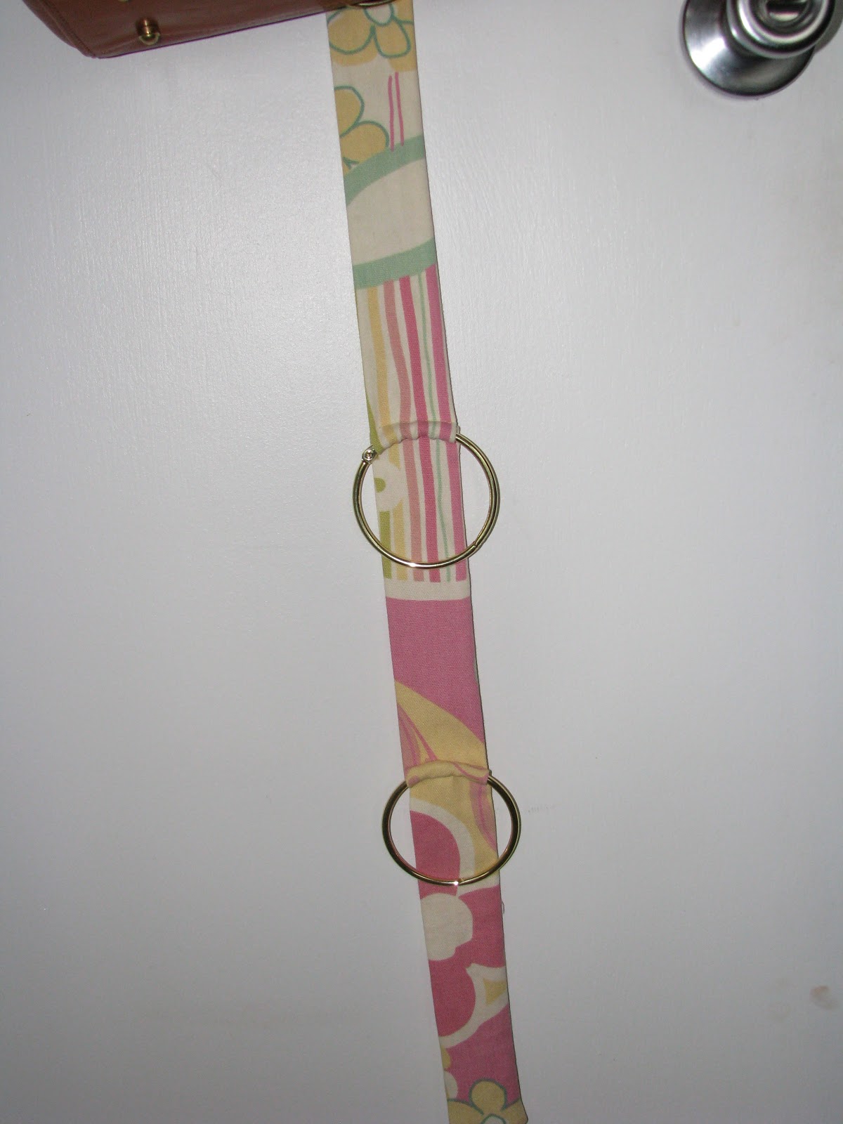 Aprons and Apples Tutorial Tuesday DIY customizable purse hanger