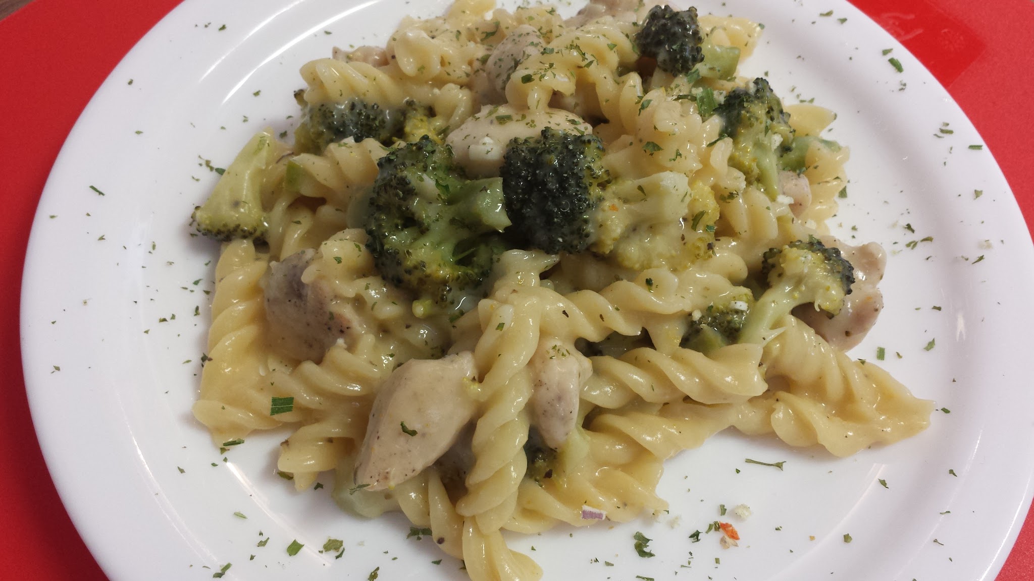 One-Pot-Pasta: Cremige Brokkoli-udeln mit Hähnchen 3 cremige Brokkoli-Nudeln mit Hähnchen - ein one-pot-Pasta Gericht