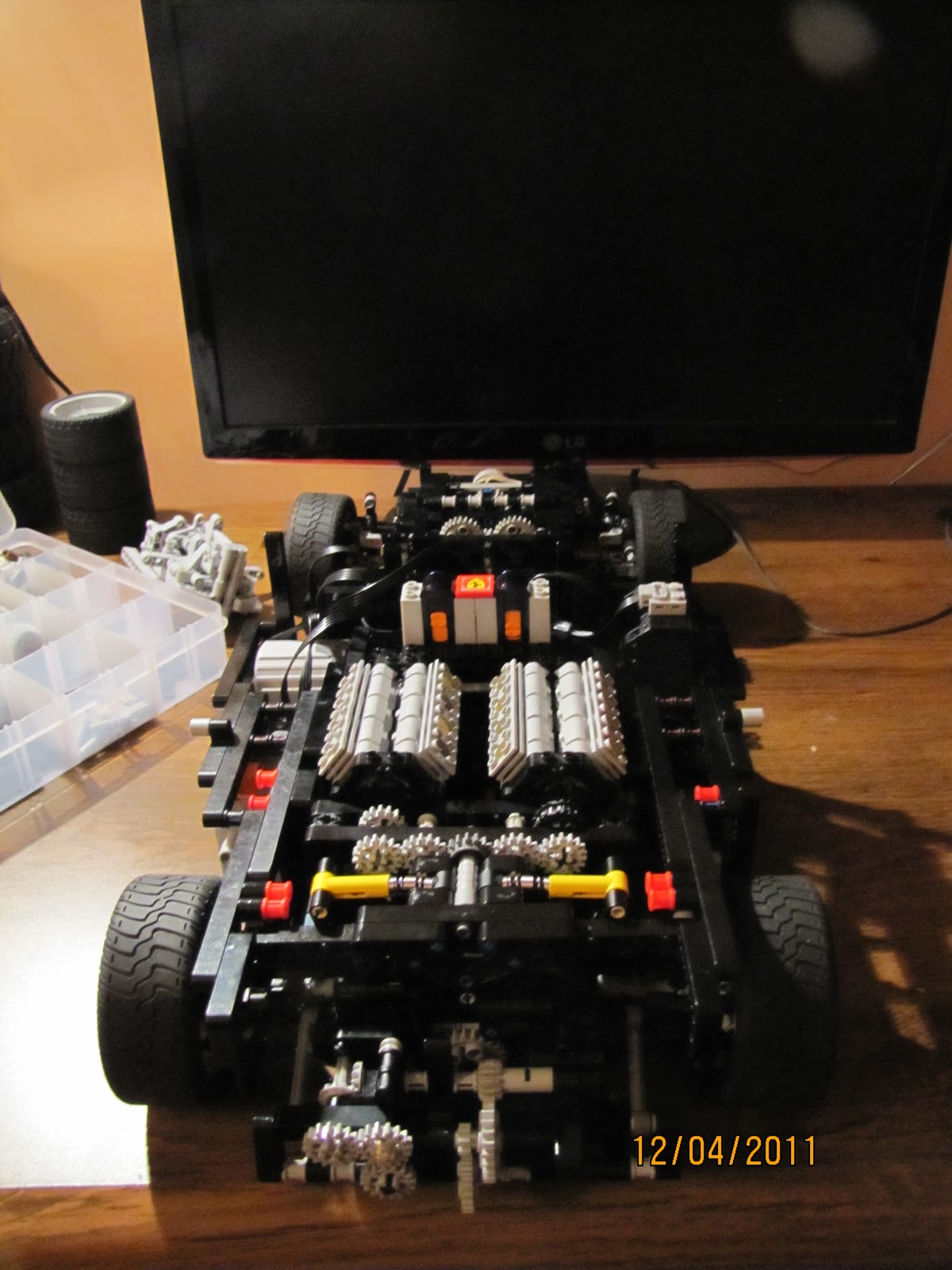Grzenio's creations Sheepo's Lego Bugatti Veyron 16.4 Chassis