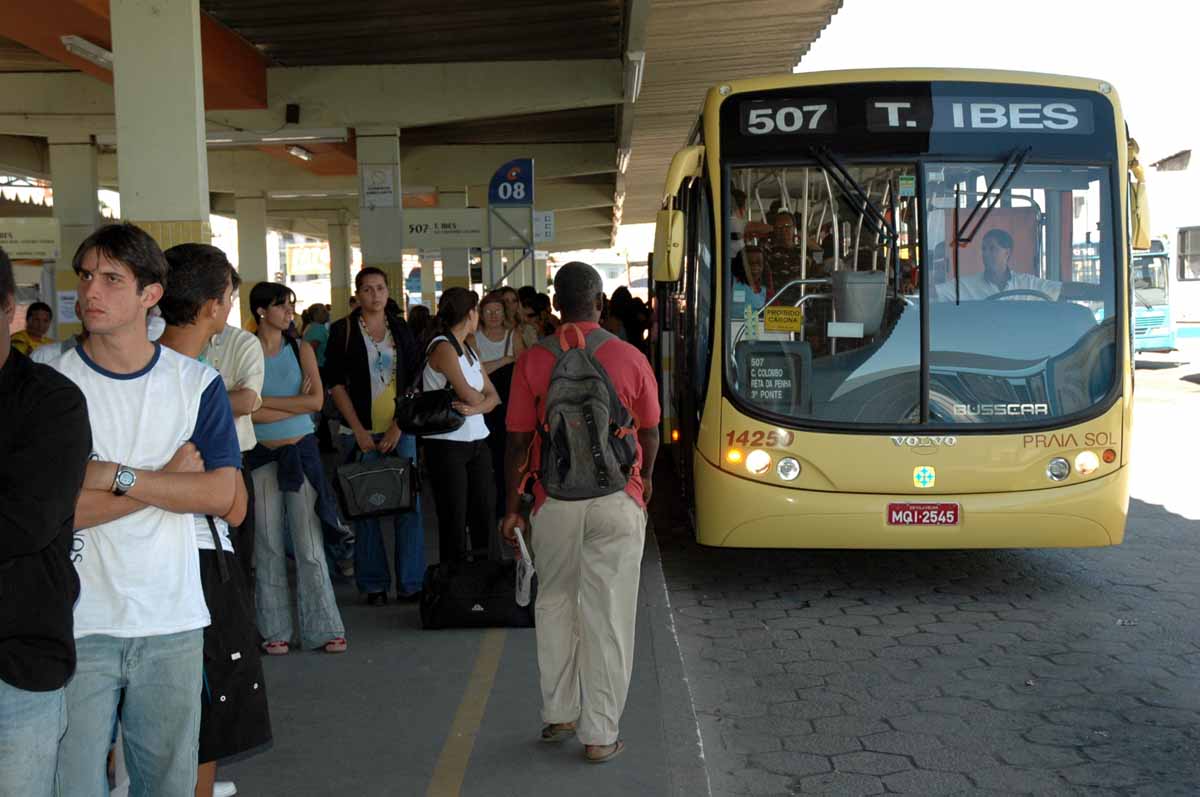 G1 - Após protestos, DFTrans suspende cooperativa de ônibus em Brazlândia -  notícias em Distrito Federal