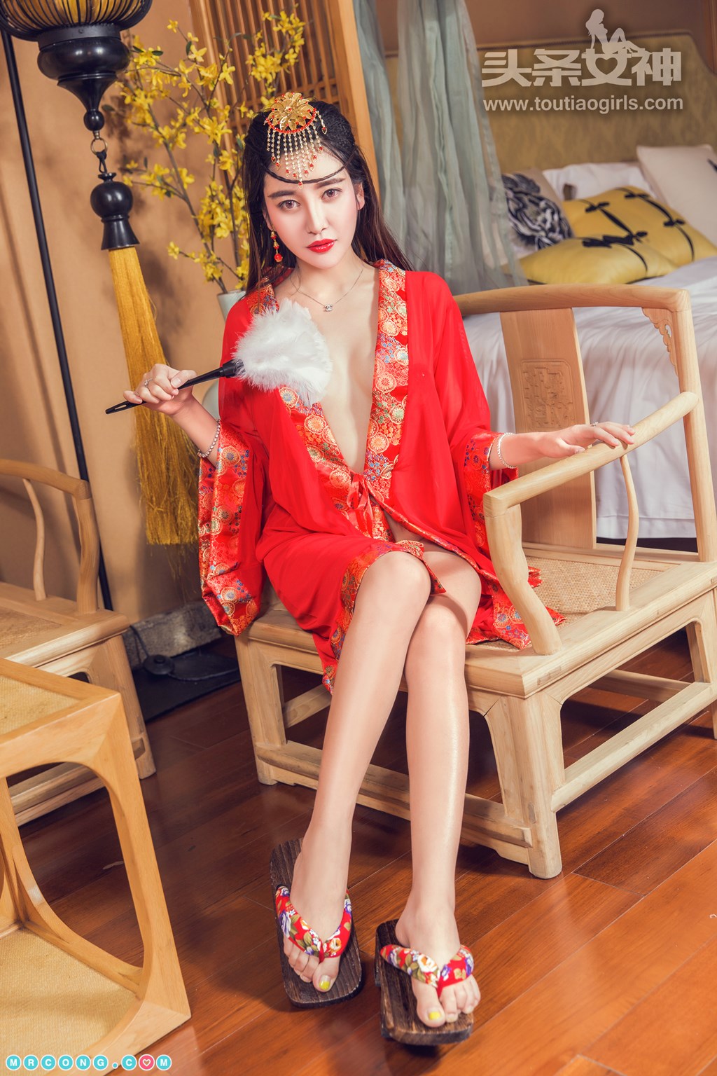 TouTiao 2017-09-13: Model Li Zi Xi (李梓 熙) (28 photos)