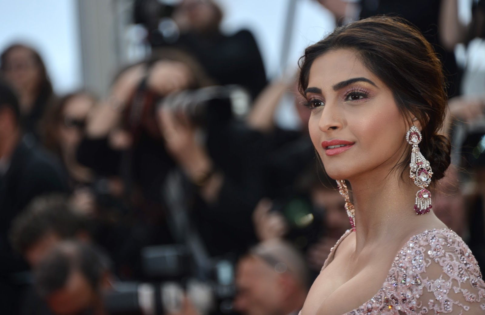 Sonam Kapoor Looks Flawless in Elie Saab Peach Gown At 'The Meyerowitz Stories' Premiere During The 70th Cannes Film Festival 2017