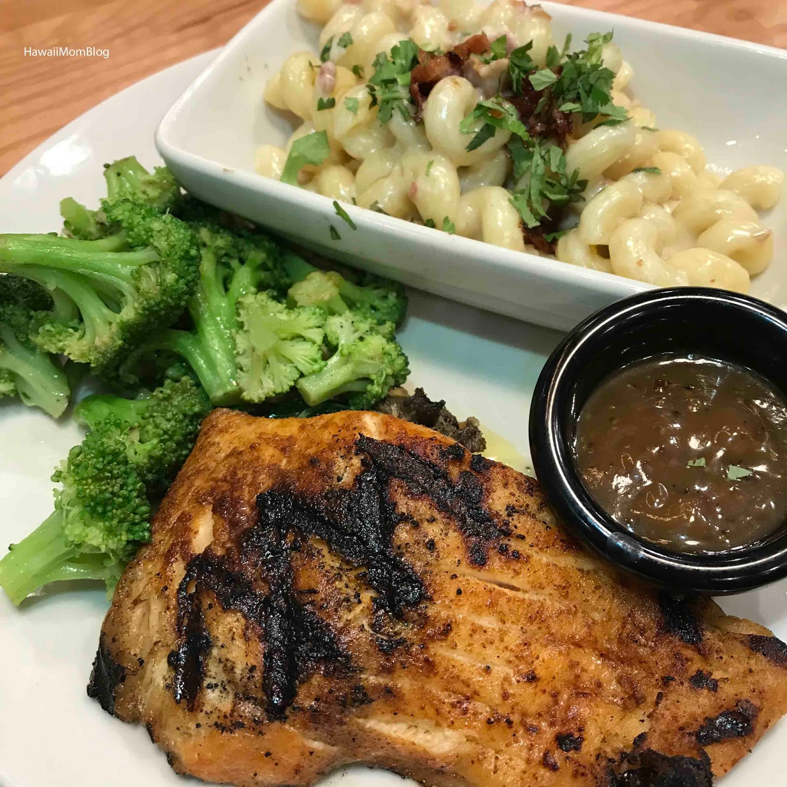 Hawaii Mom Blog Applebee's Grill & Bar Pearlridge