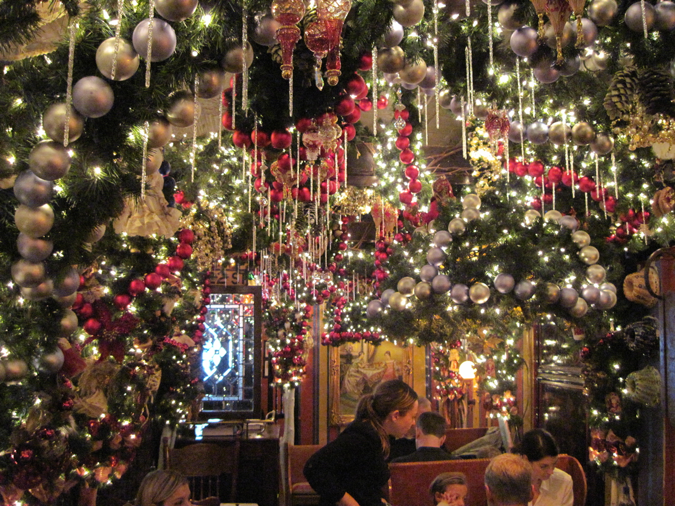 Nyc German Restaurant Decorated For Christmas Uczbyy Newyear2020