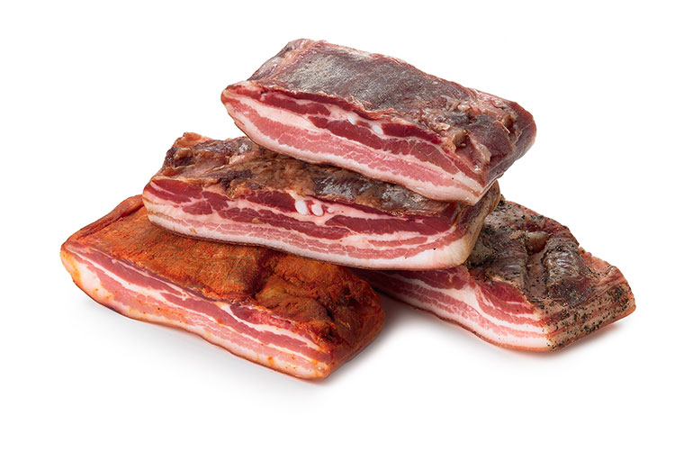 Qual è la differenza tra pancetta e bacon? Il Chiodo Arrugginito