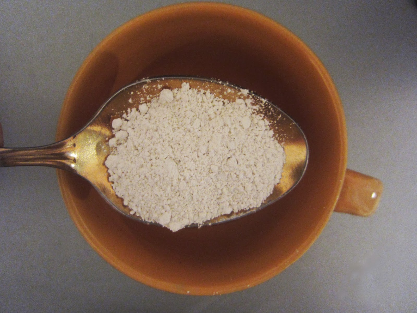 очистка глины. раствор для кирпичной печи. очистка глины. цемент для кладки печи из кирпича. сырье для производства кирпича.