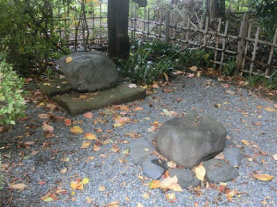 八幡神社 頼朝 義経兄弟の対面石 黄瀬川